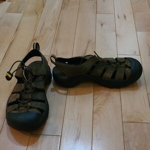 Keen Men's Size 9 Brown Sandals